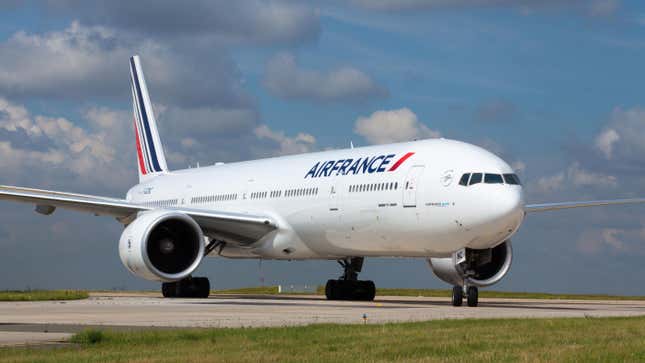 Image for article titled Air France Flight Briefly Lost Control When Both Pilots Tried to Fly at Once