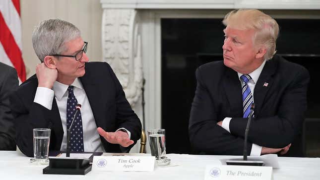 Image for article titled Trump's relationship with Apple is souring