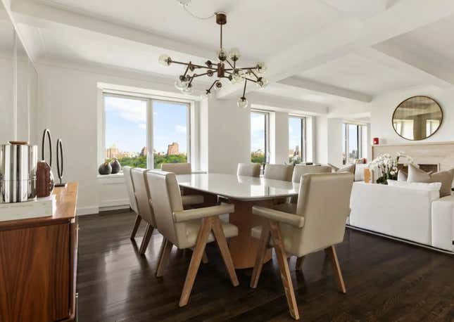 Image for article titled A Look Inside Carmelo Anthony&#39;s Luxurious Manhattan Apartment, Now For Sale at This Eye-Watering Price
