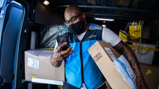 Imagen para el artículo titulado Amazon le quita el trono a las entregas de UPS y FedEx