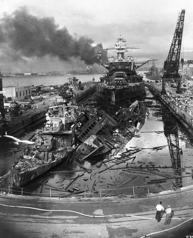 Image for article titled What the attack on Pearl Harbor looked like from the air and ground