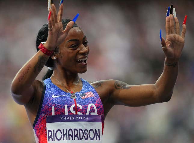 Sha’carri Richardson de l’équipe américaine réagit après la finale du relais féminin 4X100M d’athlétisme aux Jeux Olympiques de Paris 2024 à Paris, en France, le 9 août 2024.