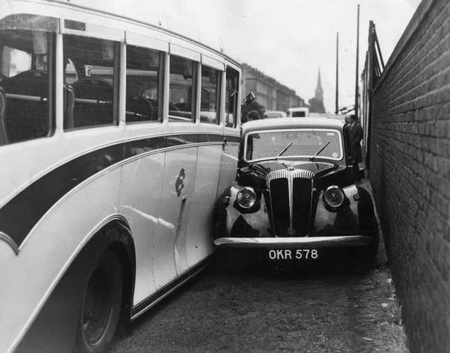 5th August 1952: Six holiday-makers were taken to hospital, along with the driver of the coach, after being involved in a triple crash between this car, the coach and another bus in Islington