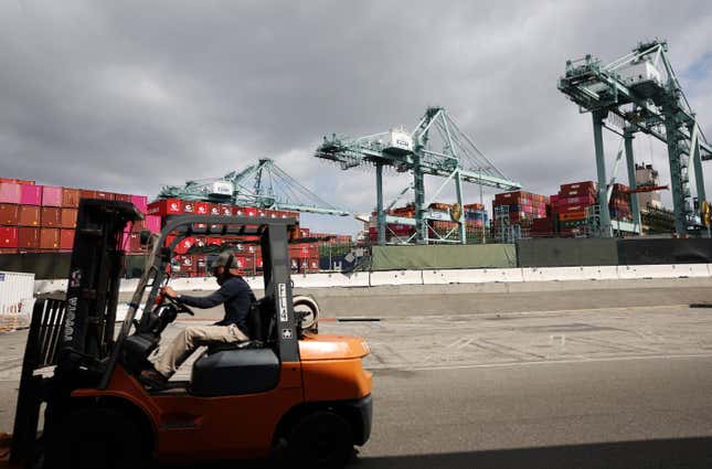 If the International Longshoremen’s Association goes on strike, the  U.S. economy could be hit for anywhere between $1 billion and $5 billion for each day it persists, according to estimates.