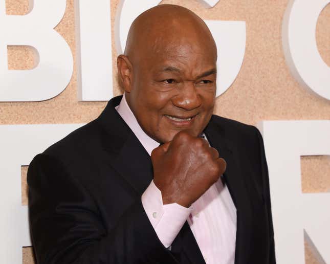 L’ancien boxeur poids lourd George Foreman a fait plusieurs retours au cours de sa carrière, mais aucun n’a été aussi réussi que l’accord qui lui a permis de gagner des millions pour ajouter son nom et son image à un produit conçu pour cuire des hamburgers plus maigres.