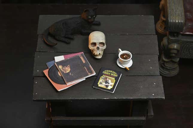Image for article titled This Vincent Price Figure Comes With a Tiny Cookbook and True Fans Know Why