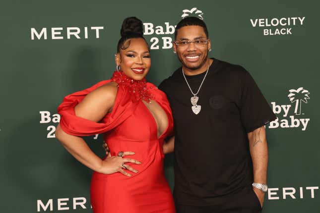 Ashanti et Nelly assistent au gala Baby2Baby 2024 au Pacific Design Center le 9 novembre 2024 à West Hollywood, en Californie.