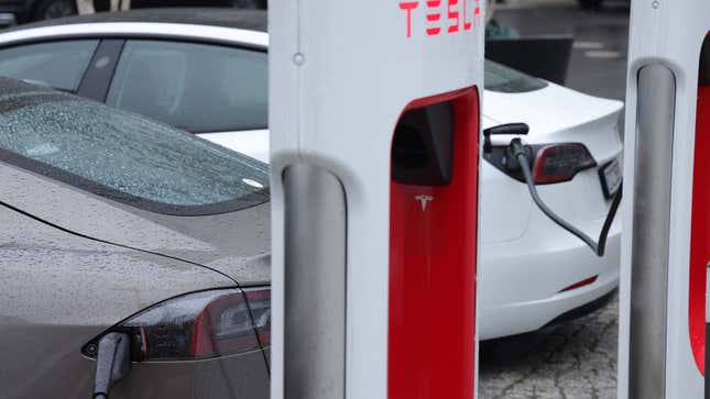 Image for article titled Tesla Might Finally Let Non-Tesla Owners Use Superchargers Soon