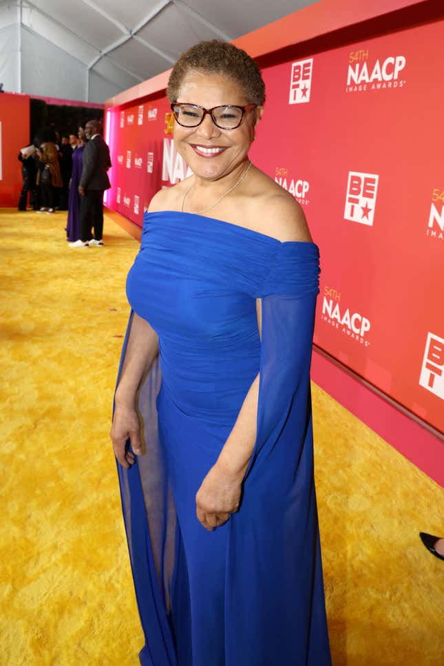 Image for article titled 2023 NAACP Image Awards&#39; Red Carpet Sparkled With A-Listers [Updated]