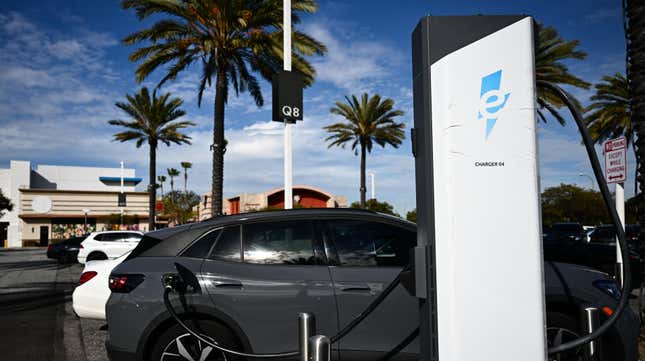 Image for article titled California Likely Won&#39;t Meet Its Goal Of Building A Million EV Chargers