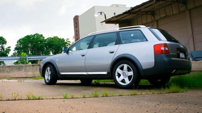 Audi Allroad color plata del año 2002