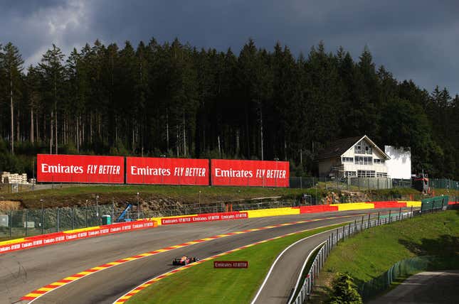 Max Verstappen aus den Niederlanden fährt den (33) Aston Martin Red Bull Racing RB16 auf der Strecke beim F1 Grand Prix von Belgien auf dem Circuit de Spa-Francorchamps am 30. August 2020 in Spa, Belgien.