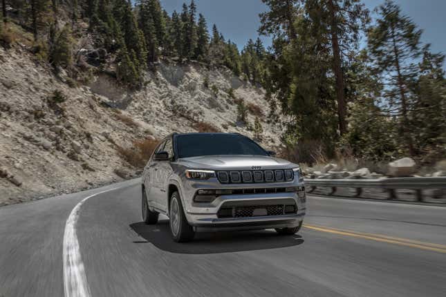 Image for article titled It's Ridiculous How Much Nicer The New Jeep Compass' Interior Looks