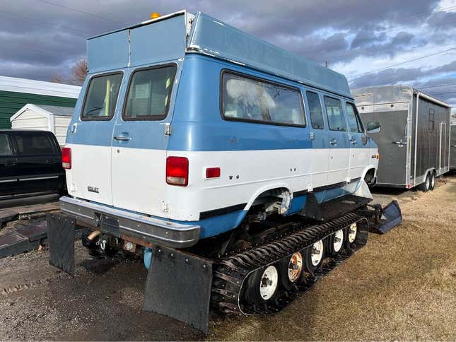 Image for article titled Chevrolet Snowmovan Combines Interests You Didn&#39;t Know You Had