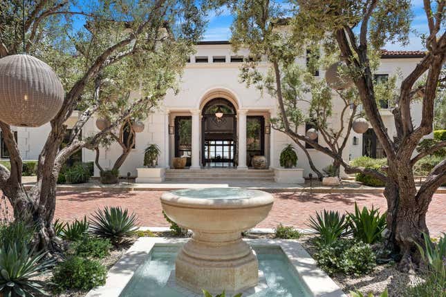 Image for article titled Peek Inside Drake&#39;s Epic $88M Beverly Hills Mansion, Which You Can Rent For ....