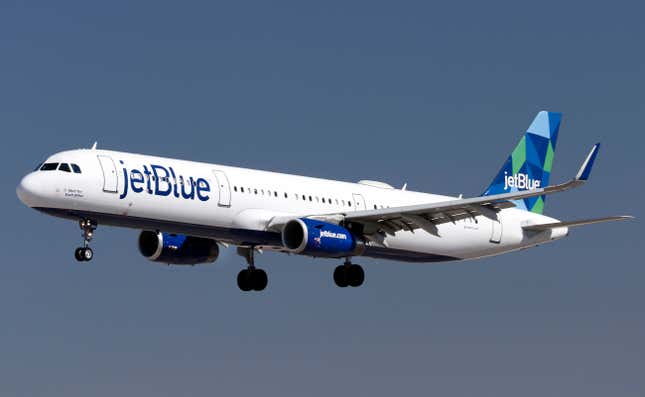 Ein Flugzeug von JetBlue Airways