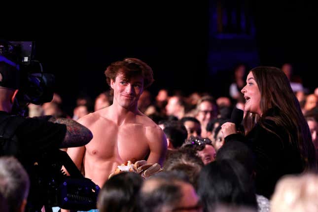 Aidy Bryant asks the crowd if they have enough hot dogs