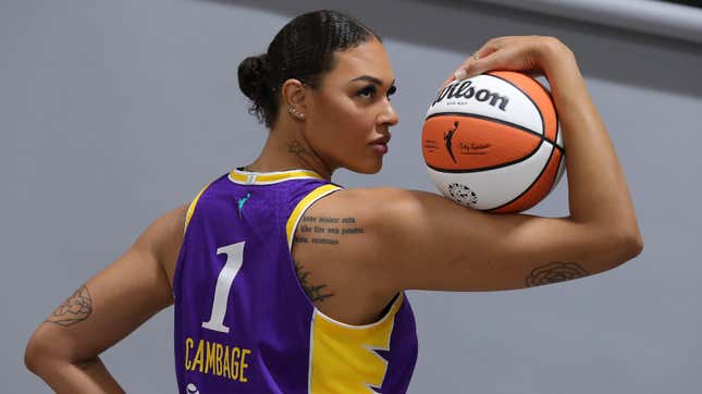 Image for article titled Liz Cambage's WNBA Downfall Was Full of Drama. It's Not All Her Fault.