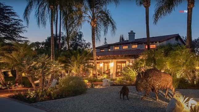 Image for article titled Tacky or Tasteful: Comedy Legend Richard Pryor&#39;s Former Los Angeles-Area Home Up for Sale