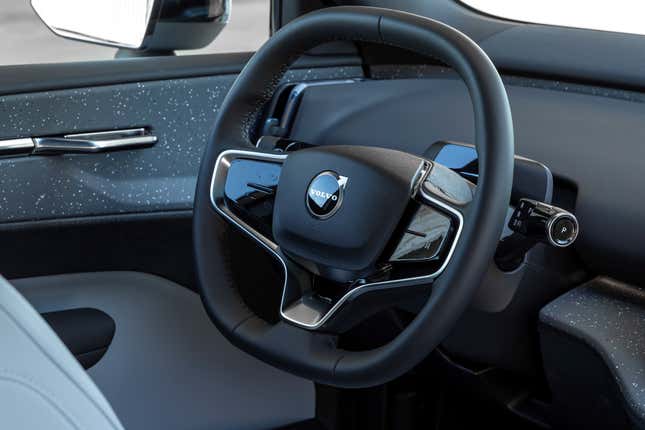 Toma interior de un Volvo EX30 2024 en partículas