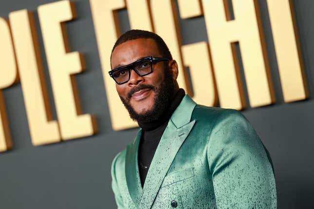 Tyler Perry besucht die Premiere von Netflix‘ „The Six Triple Eight“ im Egyptian Theatre Hollywood am 3. Dezember 2024 in Los Angeles, Kalifornien.