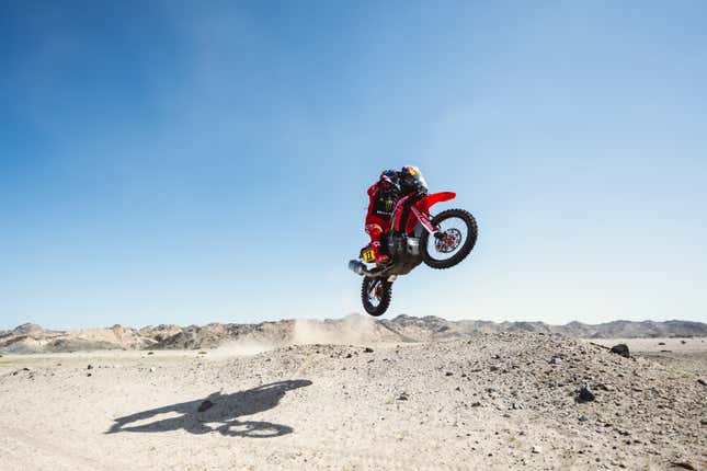 Image for article titled The Harrowing Beauty of the 2023 Dakar Rally