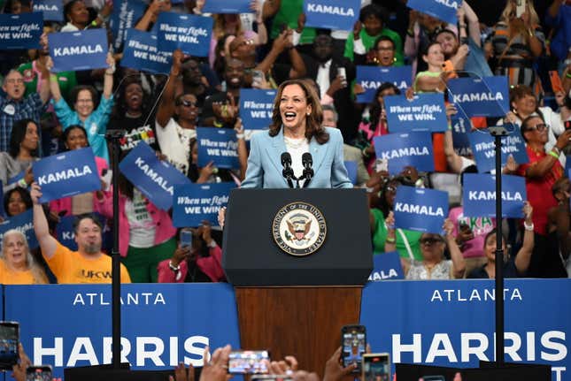 Vizepräsidentin der Vereinigten Staaten Kamala Harris hält eine Rede während ihrer Präsidentschaftswahlkampfkundgebung in Atlanta, Georgia, USA, am 30. Juli 2024.