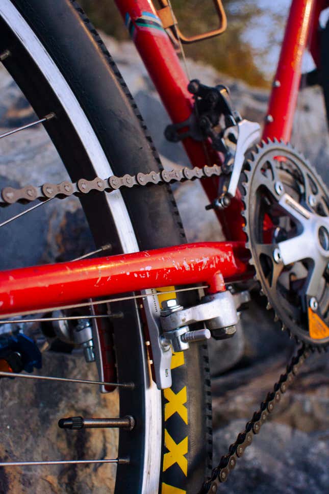 Image for article titled I Am Dumping Money Into A Trash Bike Because It Has The Weirdest, Coolest Brakes I've Ever Seen