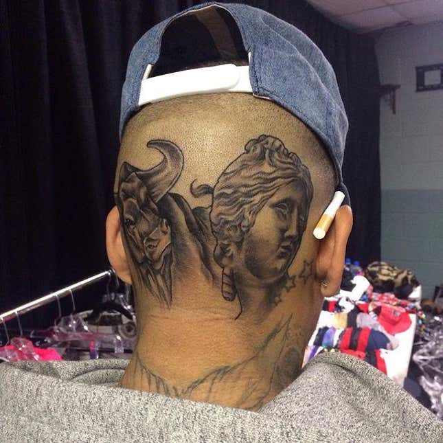 Imagen para el artículo titulado El impactante y secreto significado de los tatuajes de tus famosos favoritos