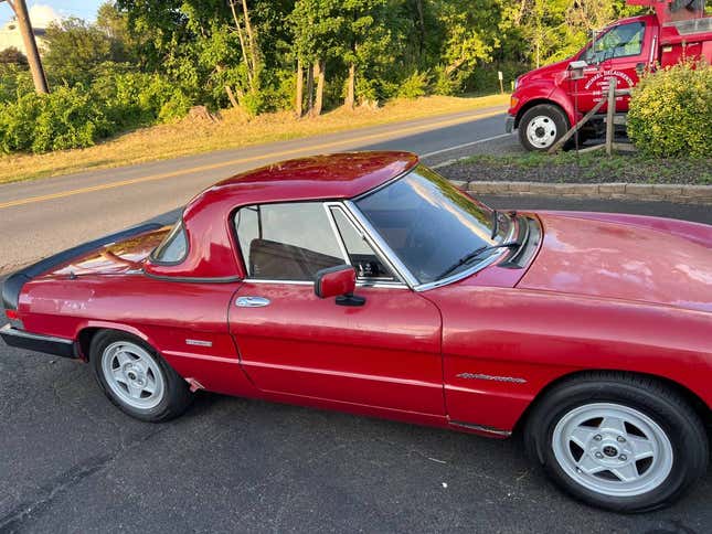 Image for article titled At $2,900, Would You Rush To Buy This 1988 Alfa Romeo Spider Veloce?