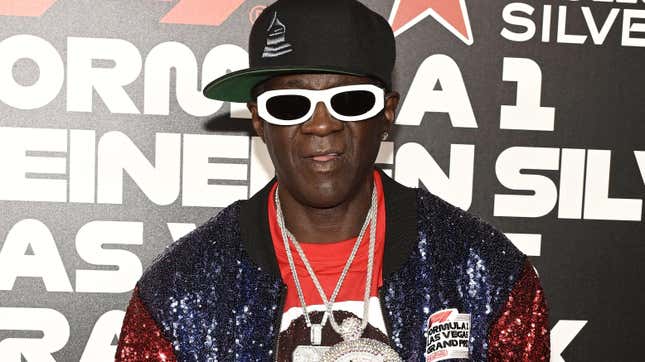 Bild für Artikel mit dem Titel Moment mal … hat NBC Flavor Flav aus der Rockefeller-Zeremonie zur Weihnachtsbaumbeleuchtung geworfen??