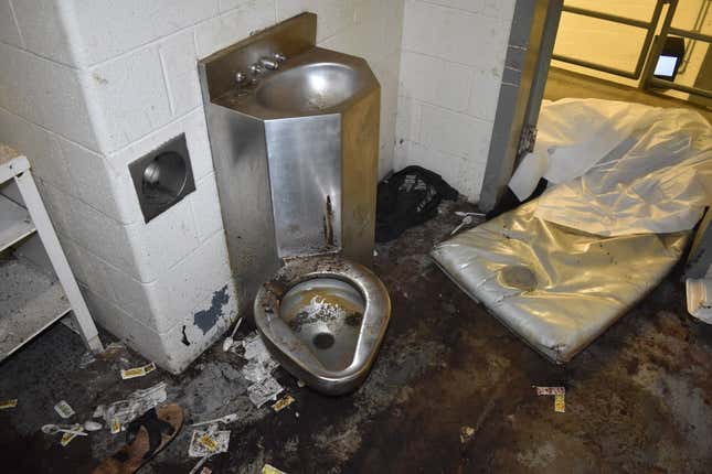 Image for article titled Inmate’s Bedbug-Related Death Leads to Probe of Fulton County Jail