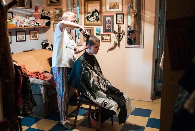 Natasha getting a haircut from a friend who specializes in LGBT clients (Saint Petersburg, May 2013).