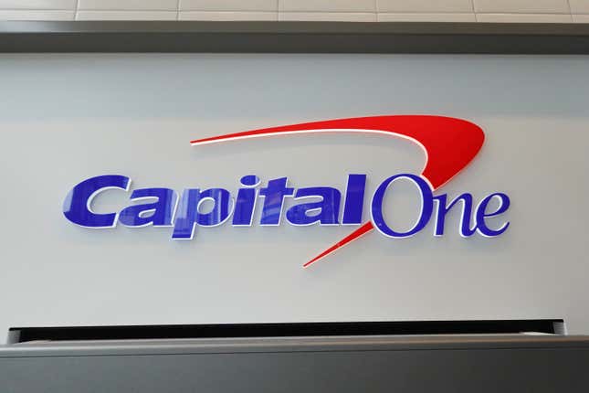 Imagen para el artículo titulado Demandan a Capital One por estafar a sus clientes miles de millones de dólares en intereses de sus cuentas de ahorro