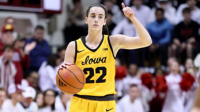Image for article titled Caitlin Clark declares for the WNBA draft