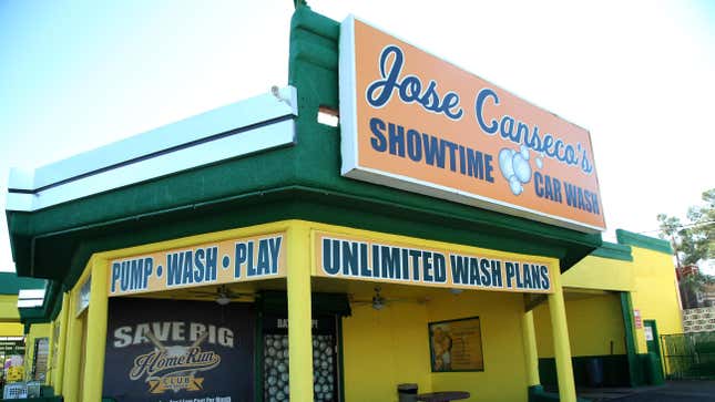 Una vista exterior muestra Showtime Car Wash de José Canseco durante su gran inauguración el 26 de octubre de 2019 en Las Vegas, Nevada.