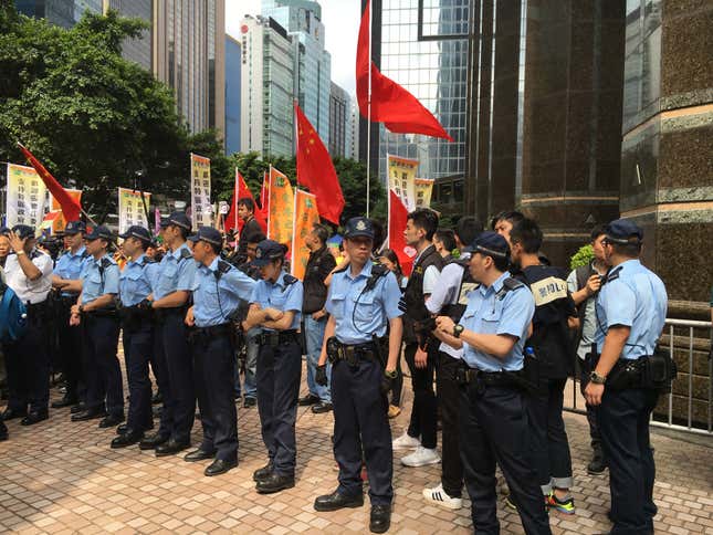 Image for article titled Hong Kong’s pro-Beijing demonstrators are out in full force as a key Chinese official visits