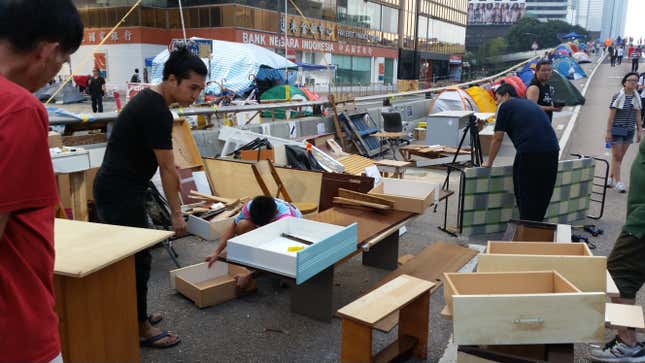 Image for article titled The best life hacks from Hong Kong’s Umbrella Movement protests