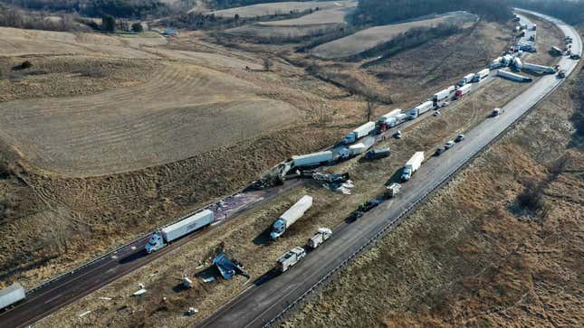 Image for article titled It&#39;s A Miracle No One Was Seriously Injured In This 40-Car Wisconsin Crash