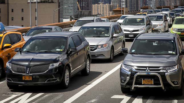 Traffic moves across the Brooklyn Bridge in 2018.