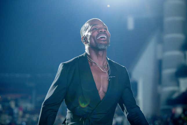 Kirk Franklin performs on stage during The Reunion Tour at Toyota Center on November 19, 2023 in Houston, Texas.