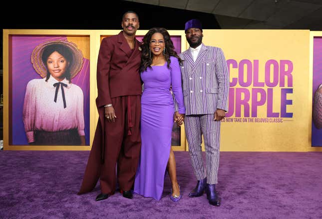 LOS ANGELES, KALIFORNIEN - 6. DEZEMBER: (LR) Colman Domingo, Oprah Winfrey und Blitz Bazawule besuchen die Los Angeles-Premiere von Warner Bros.‘ „Die Farbe Lila“ im Academy Museum of Motion Pictures am 6. Dezember 2023 in Los Angeles, Kalifornien.