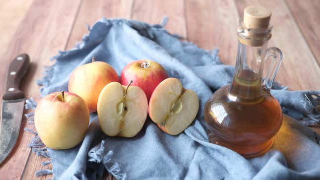 Image for article titled 6 Foods That Do Not Belong in Your Hair (And 2 That Do)