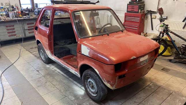 Image for article titled Shout Out To The Person Who Restored This Tiny Polish Fiat 126p