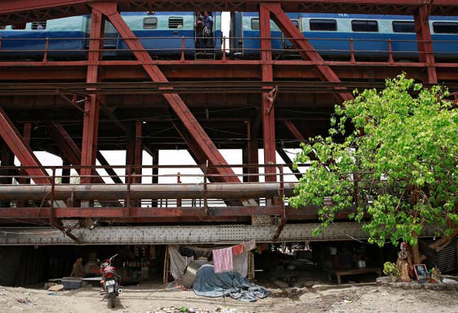 Bollywood-India-Migrants-Labourers