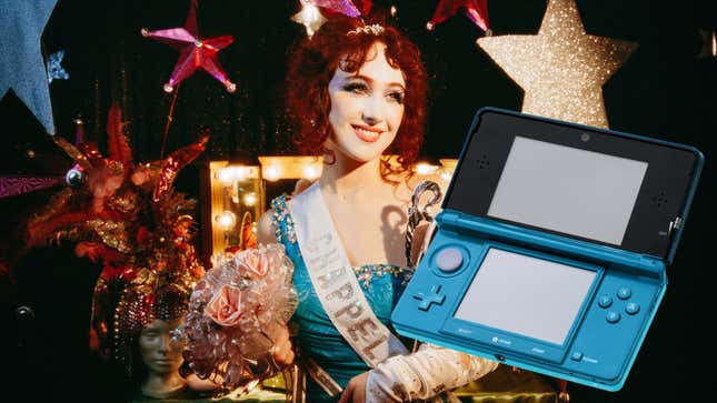 Chappell Roan in a sash that says her name, holding a trophy and flowers while a 3DS hovers over her.