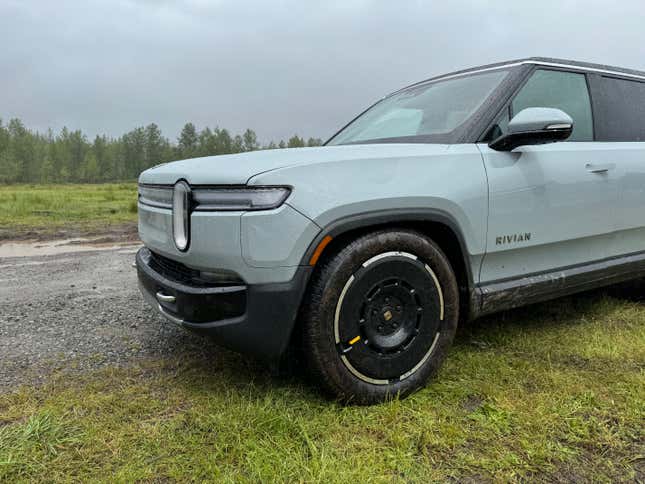 Front end of a grey Rivian R1S