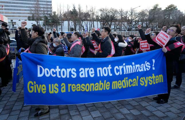 Doctors stage a rally against the government&#39;s medical policy near the presidential office in Seoul, South Korea, Sunday, Feb. 25, 2024. The South Korean government on Wednesday warned thousands of striking doctors to return to work immediately or face legal action after their collective walkouts caused cancellations of surgeries and disrupted other hospital operations. (AP Photo/Ahn Young-joon)