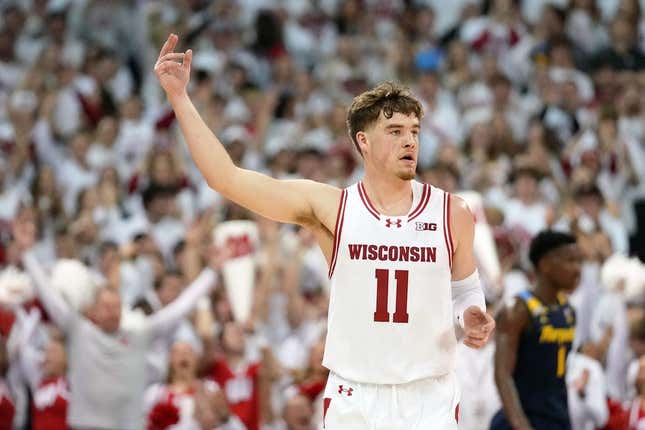 Max Klesmit, Wisconsin hold off No. 3 Marquette