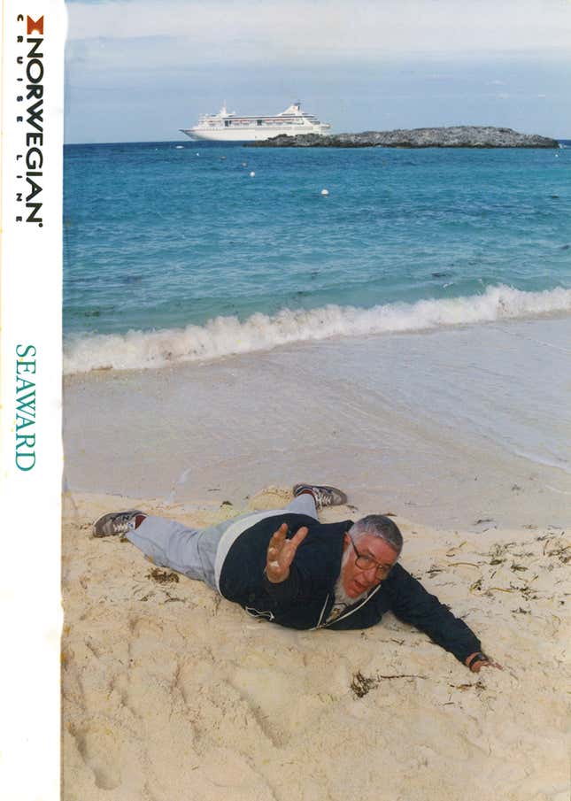 Image for article titled These long lost vacation photos capture the tragicomedy of the 1990s cruise craze